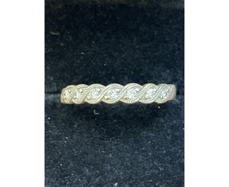 9ct Gold ring set with 7 diamonds Size O 1.8g 