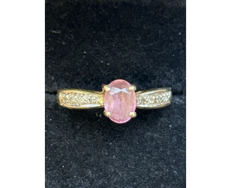 9ct Gold ring set with pink gem stone &amp; diamonds Size O 2.8g 