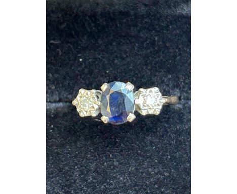 9ct Gold ring set with sapphires &amp; diamonds Size M 2.5g 