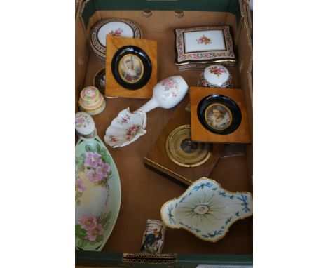Box of ceramics to include thermometer &amp; 2 wall plaques 