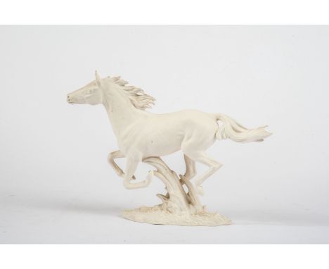 Pferdefigur  Goebel 1972Feinkeramik, weiß matt glasiert. L.: 28 cm. H.: 20 cm.