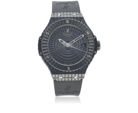 A GENTLEMAN'S BLACK CERAMIC HUBLOT BIG BANG BLACK CAVIAR AUTOMATIC WRIST WATCH CIRCA 2014 D: Black ceramic dial with date ape