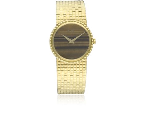 A LADIES 18K SOLID GOLD PIAGET BRACELET WATCH CIRCA 1970s, REF. 924 H 24 
D: Tiger's eye stone dial. M: Manual wind movement 