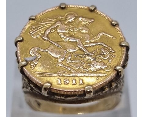 9ct gold ring inset with a 1911 gold half sovereign.  8.8g approx.  Size M1/2.   (B.P. 21% + VAT) 