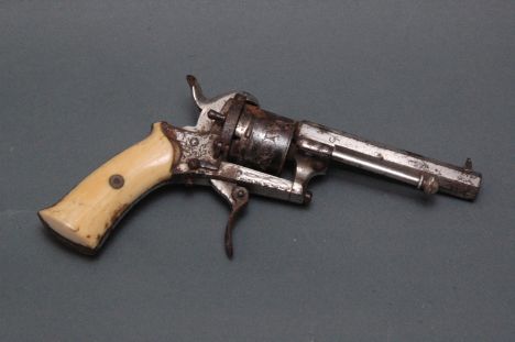 French pin fire revolver, hexagonal barrel, 8.5 cm, cylinder stamped "ELG" with star and crown over letter R, engraved barrel