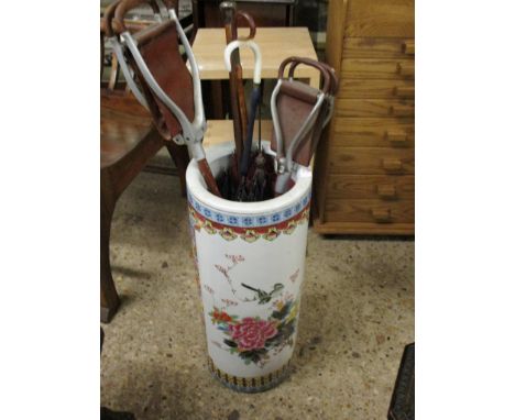 MODERN ORIENTAL INFLUENCED CIRCULAR STICK STAND TOGETHER WITH MIXED SHOOTING STICKS, A FURTHER SILVER TOPPED WALKING STICK ET