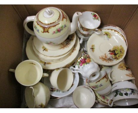 QUANTITY OF MIXED HUNTING SCENE TEA WARES, FLORAL TEA POT ETC