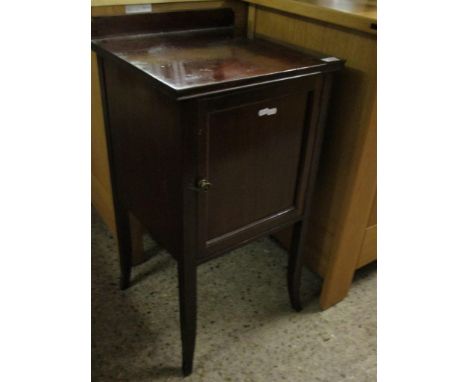 GEORGIAN MAHOGANY POT CUPBOARD WITH SINGLE PANELLED DOOR WITH BRASS BUTTON HANDLE