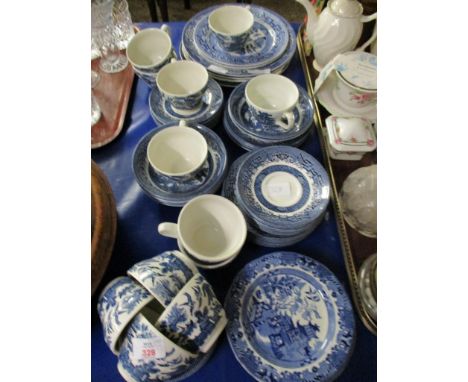 QUANTITY OF WILLOW PATTERN CUPS AND SAUCERS, PLATES ETC