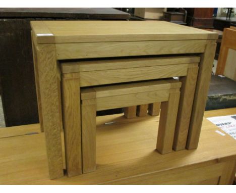 MODERN LIGHT OAK NEST OF THREE TABLES ON HEAVY SQUARE LEGS