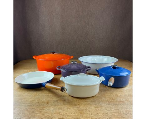 A collection of six pieces of kitchenware to include four cast iron Le Creuset casserole dishes with covers along with a simi