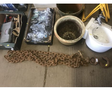 An approx. 7m heavy duty chain with a swivel hook