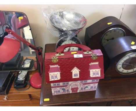A set of scales and a storage box 