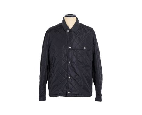 A LOUIS VUITTON BLACK QUILTED OVERSHIRT
Leather collar, snap button closure, two internal pockets, two outer pockets, and a c