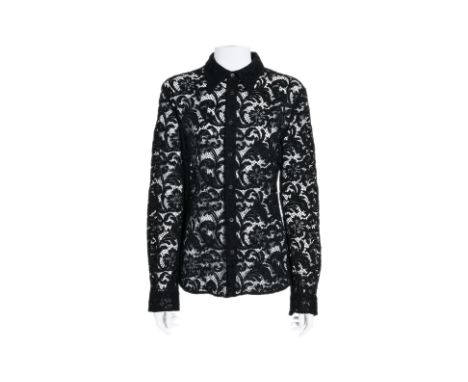 A PRADA BLACK LONGSLEEVE LACE SHIRT
Featuring a classic collar with button closure at the front.
From 2008, Fall/Winter colle