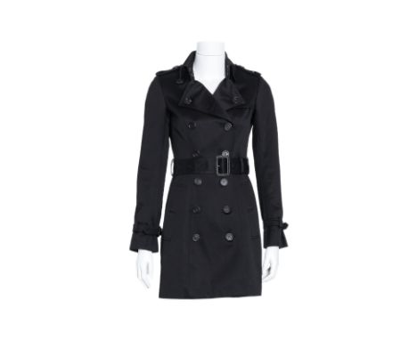 A BURBERRY PRORSUM BLACK DOUBLE-BREASTED TRENCH COAT
Featuring epaulettes, notched lapels, adjustable belt with buckle, belte