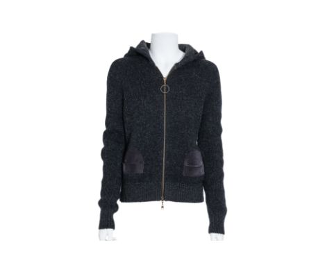 A LOUIS VUITTON GRAY WOOL ZIP-UP HOODED SWEATER
Featuring a two-way zip closure with ring pull, ribbed cuffs and hem, and vel