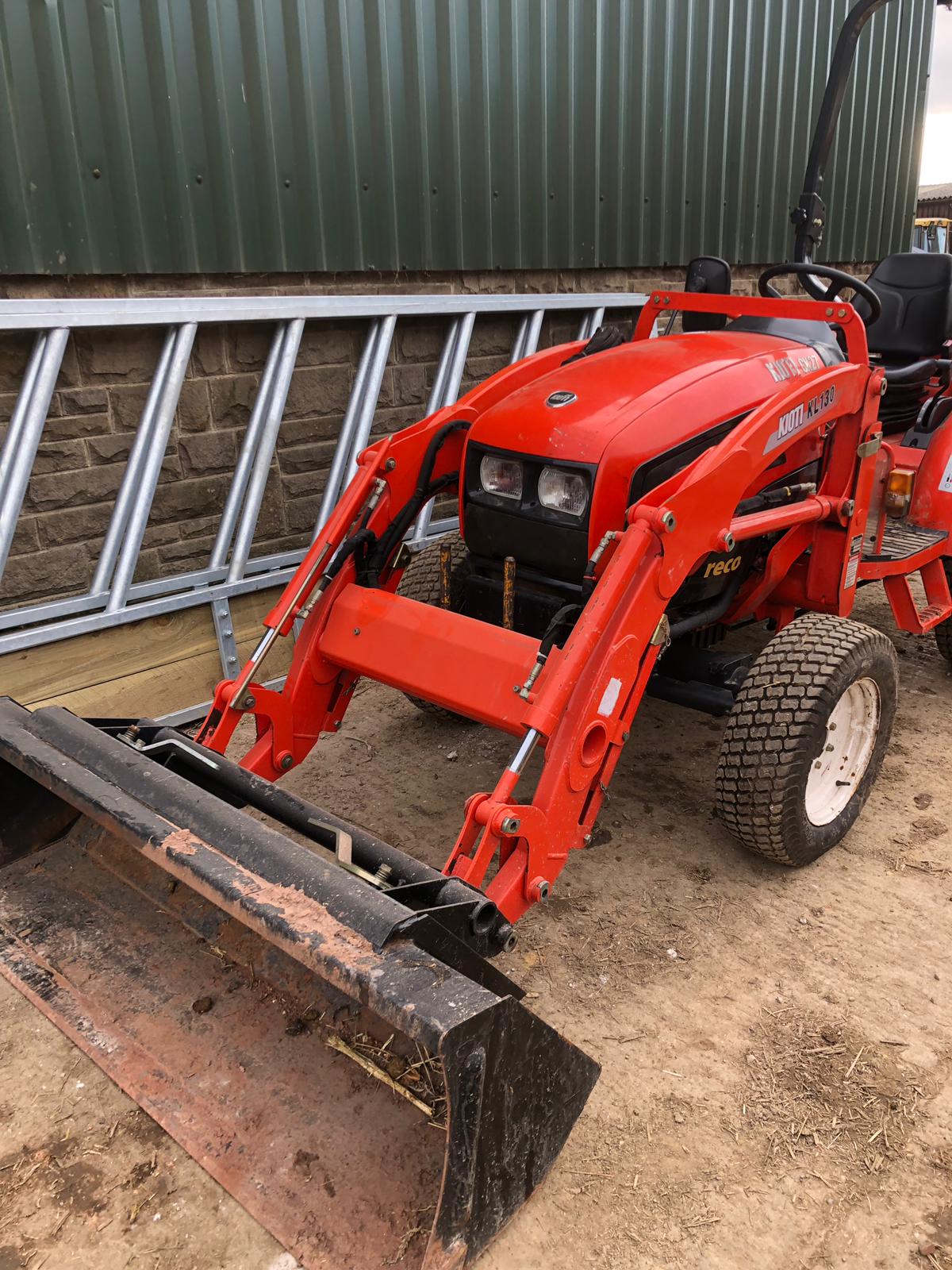 DS KIOTI CK27 HST COMPACT TRACTOR WITH KIOTI KL130 FRONT LOADING