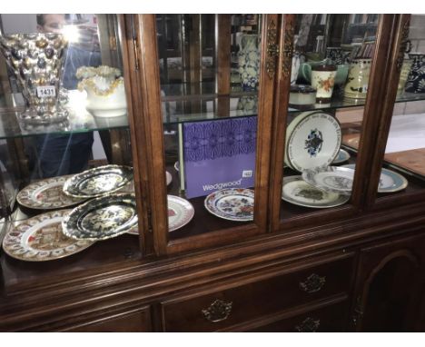 A quantity of commemorative plates includes Spode, Coalport, Wedgwood etc, smallest plate has some small chips, includes some