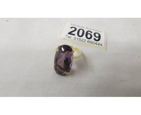 An amethyst oval stone ring in 18ct gold, 5.9 grams in total, size K.