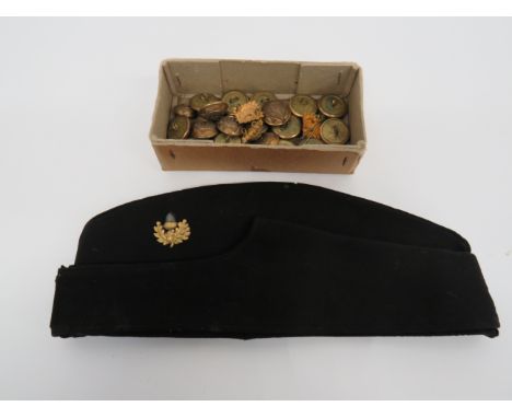 Early 20th Century Cheshire Regiment Officer’s Field Service Capblack melton crown, body and curtain.  Two front, gilt Cheshi