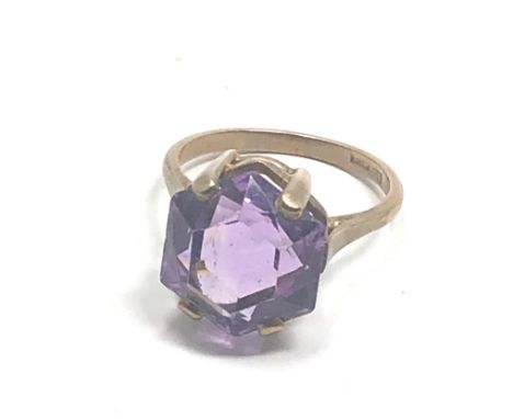 9ct gold amethyst cocktail ring (4.6g)