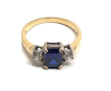 14ct gold synthetic sapphire &amp; clear stone ring (2.4g)