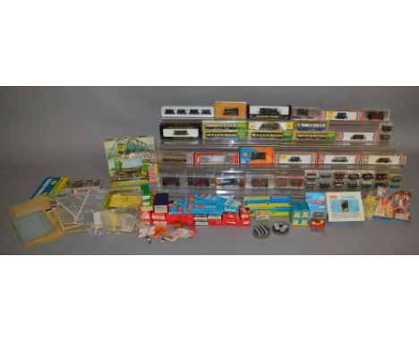 N/HO/HOe Gauge. A good quantity of Model Railway items, mostly boxed and bagged including N locomotives by Graham Farish and 
