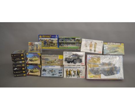 19 boxed Military related Model Kits by Zvezda, Italeri, Heller and others including an ESCI/ERTL Leopard 2 Tank kit in 1/32 