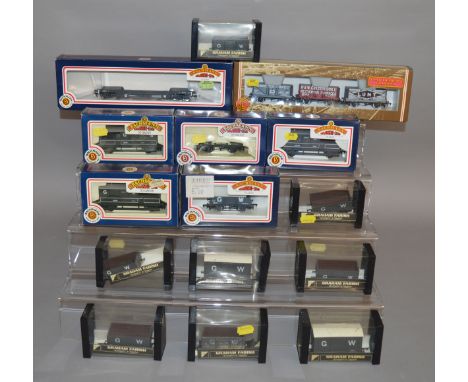 OO Gauge. 14 boxed Wagons of various types, including eight by Graham Farish and six by Bachmann together with a boxed Bachma