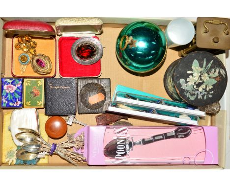 A SMALL BOX OF MISCELLANEOUS ITEMS, to include souvenir teaspoons, an early 20th century Scottish design oval silver citrine 