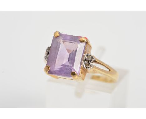 A MODERN 9CT GOLD AMETHYST AND DIAMOND DRESS RING, ring size N, hallmarked 9ct gold, approximate gross weight 5.0grams