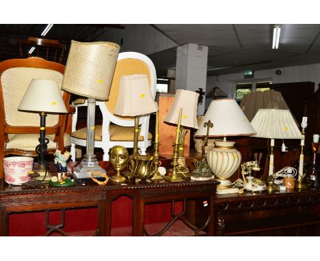 A QUANTITY OF VARIOUS LAMPS, including an early 20th Century silver plated column table lamp, three various brass column lamp