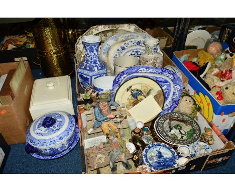 A QUANTITY OF BLUE AND WHITE CERAMICS, including Spode Italian pattern, a Royal Doulton plate of Admiral Lord Nelson, two Cap