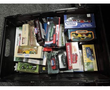 A tray containing modern diecasts including Corgi, Models of Yesteryear, Atlas etc all boxed (22)