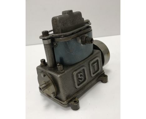A Stuart Turner Sun stationary steam engine 12 cm wide.