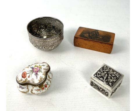Four pieces: a circa 1900 Mauchline ware snuff box, 8.9cm long; a small white-metal trinket box (Chinese character mark to ba