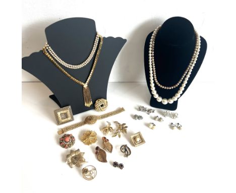 A collection of vintage costume jewellery, 1950s-70s - including brooches, bead necklaces, two faux-pearl necklaces, clip and