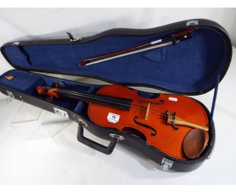 Stentor Student Violin - a beginner's violin with bow in hard case