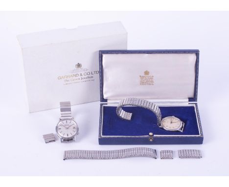 Two gents vintage wristwatches to include a stainless steel Bulova Accutron with some spare bracelet links and a stainless st