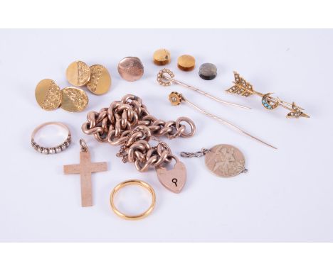 A selection of mixed gold jewellery to include a 22ct gold wedding band, 4.76gm, a selection of 9ct gold jewellery to include