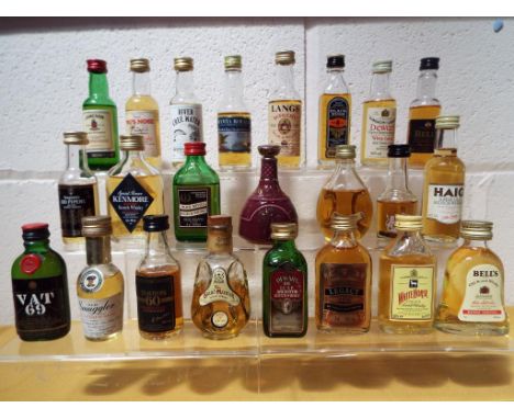 Twenty-three miniatures/taster bottles of different blended Scotch/ Irish and Deluxe whisky predominantly 5cl and 40% ABV or 