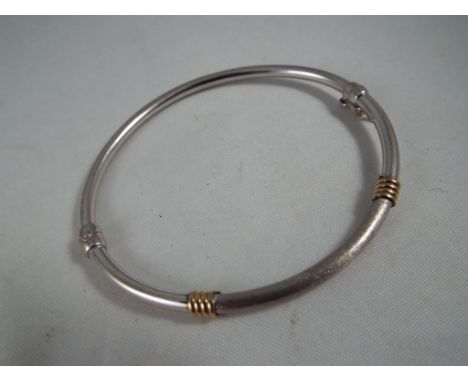 A 9kt white and yellow gold bangle safety clasp, approx weight 4.47grams Est £40 - £60