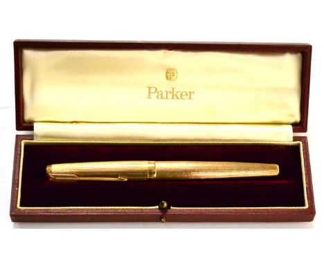 Parker 9ct Gold Presidential Fountain Pen engraved 'R to M 1966' (cased) 