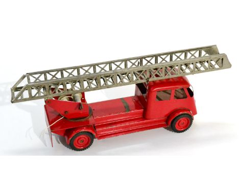 French/Belgium (?) Fire Engine push along with two piece ladder on turntable 19'', 48cm (G) 