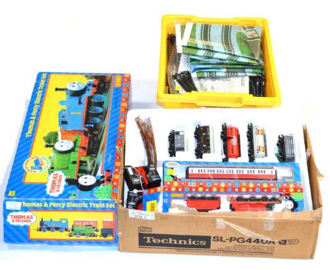 Hornby OO Gauge Thomas The Tank Engine Items Thomas & Percy set, James the Red Engine and James composite coach (generally E-
