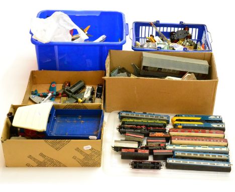 Mixed Toys including Hornby O Gauge No.2 Breakdown van and Crane, nut and bolt construction in early plain card box (G-E box 