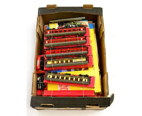 Hornby Dublo 2 Rail 2006 0-6-0 Tank Goods Set consisting of BR 31340 locomotive, two open wagons and a brake van (all E-G box