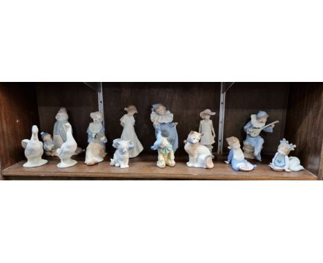 Thirteen Nao figures,&nbsp;largest 20.5cm high. (13) 