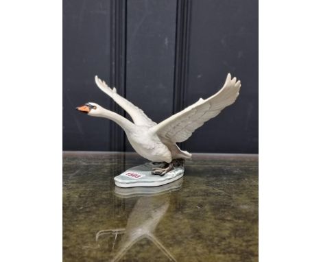 A Goebel Mute Swan, wingspan 26.5cm 